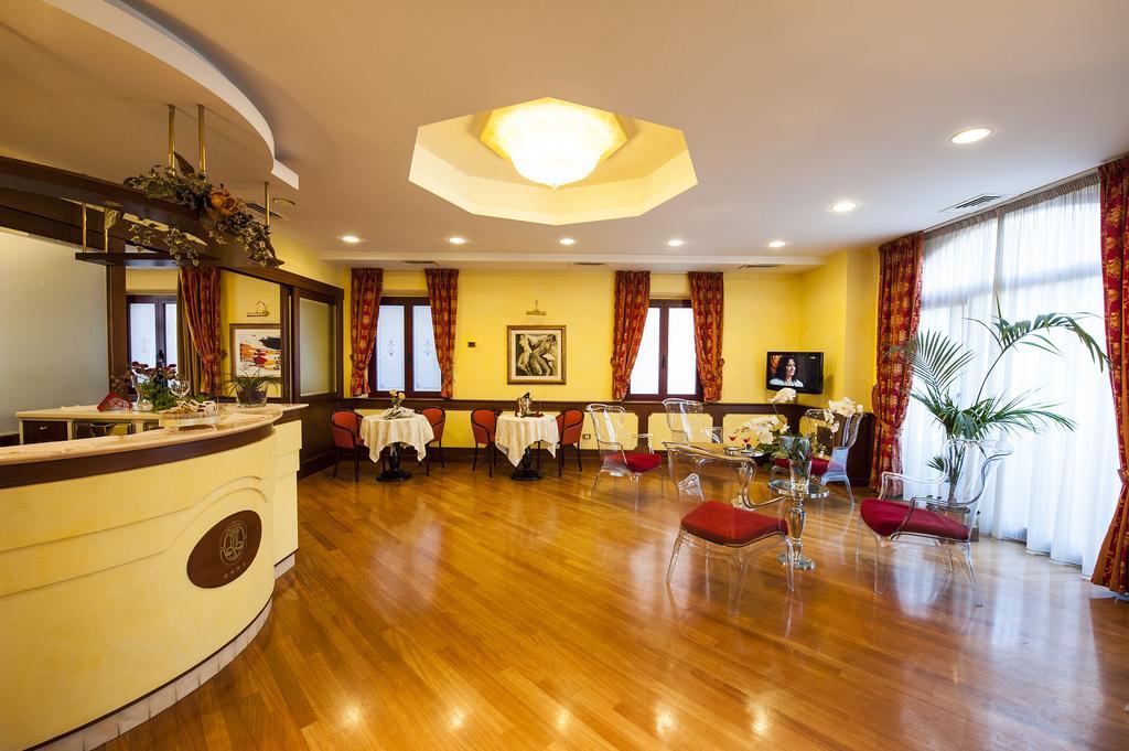 Hotel Regent - In Pieno Centro San Benedetto del Tronto Eksteriør bilde