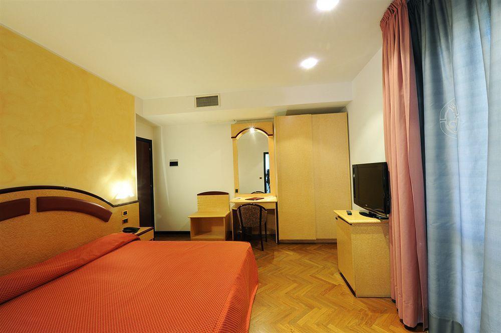 Hotel Regent - In Pieno Centro San Benedetto del Tronto Eksteriør bilde