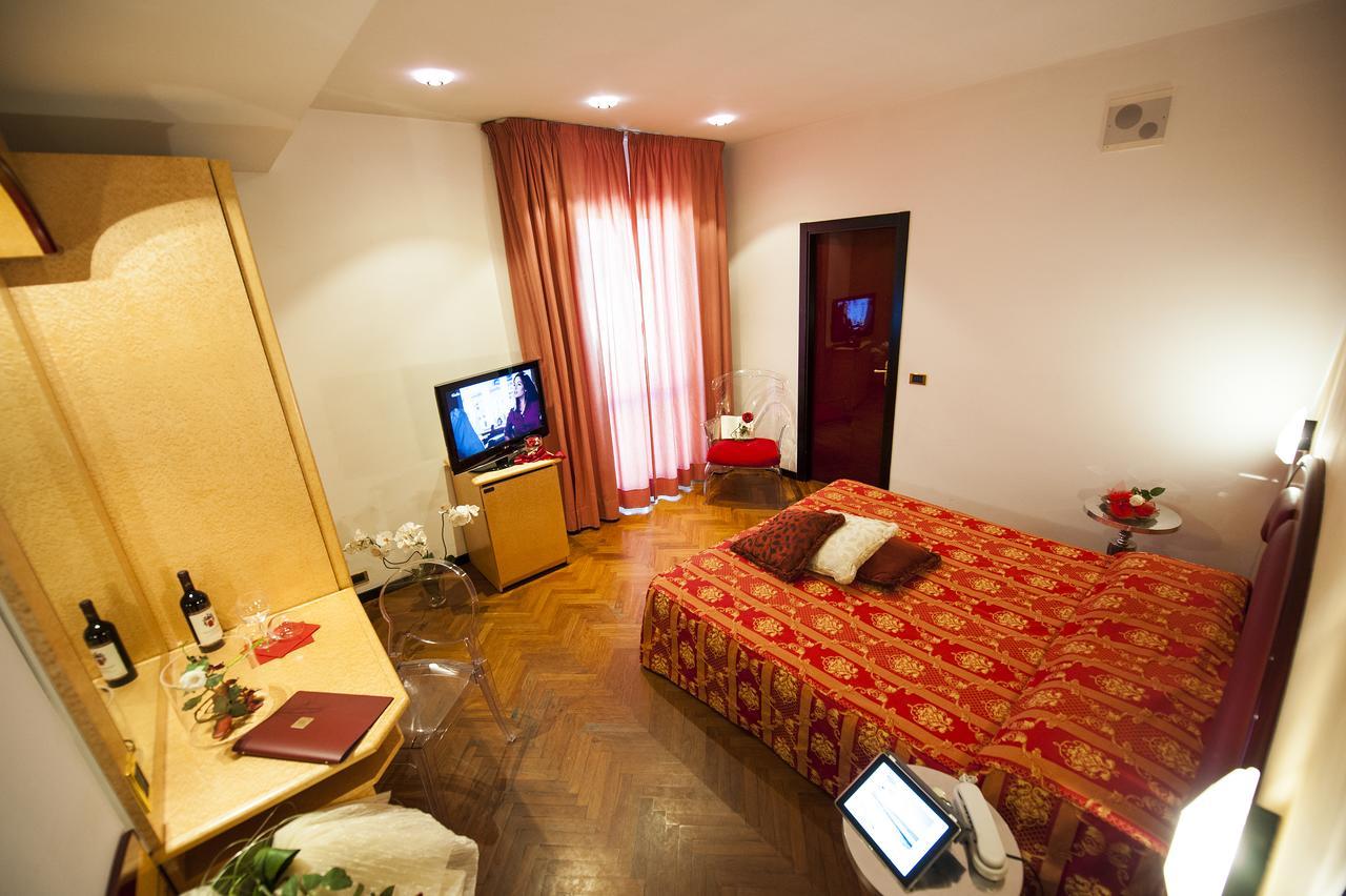 Hotel Regent - In Pieno Centro San Benedetto del Tronto Eksteriør bilde