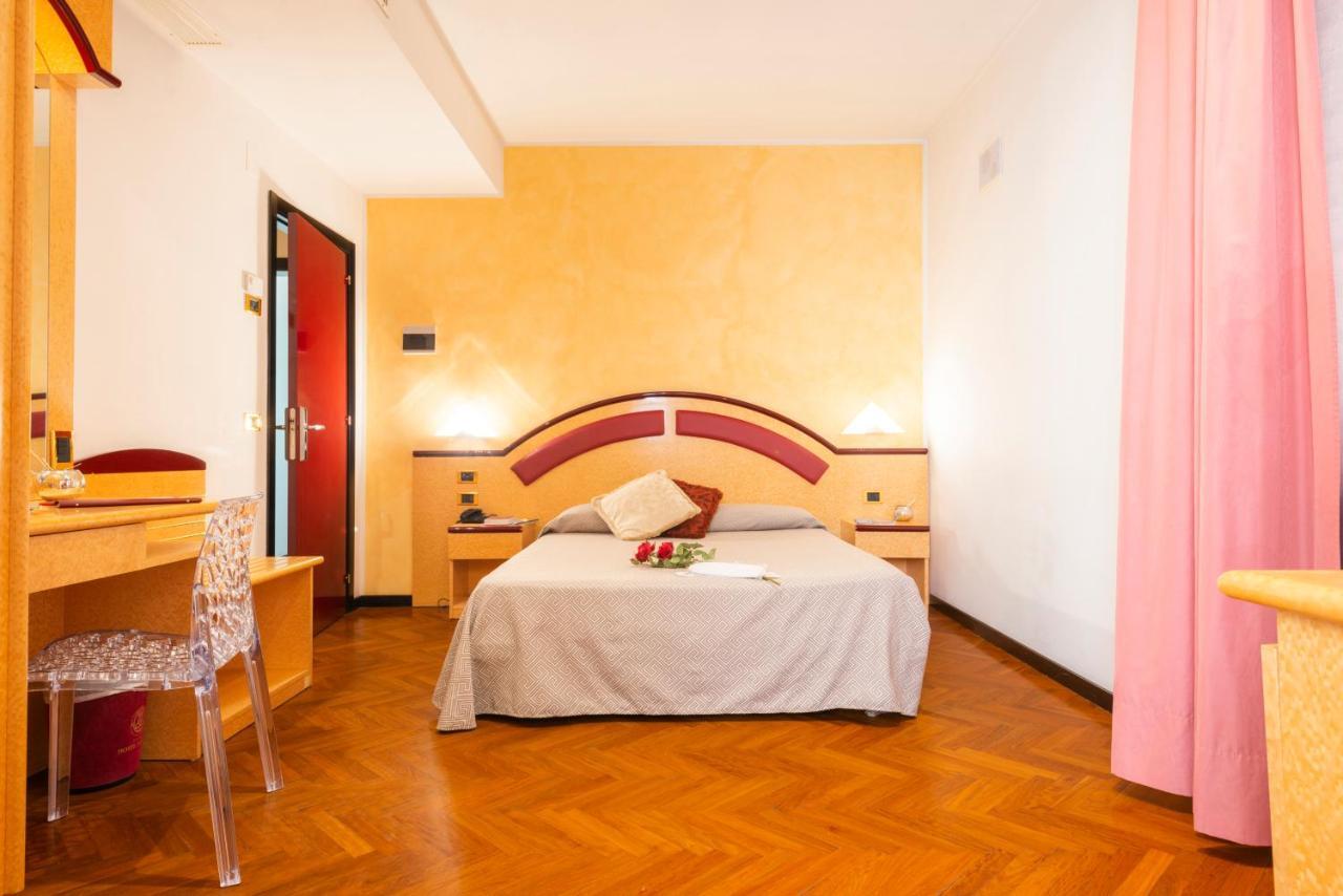 Hotel Regent - In Pieno Centro San Benedetto del Tronto Eksteriør bilde